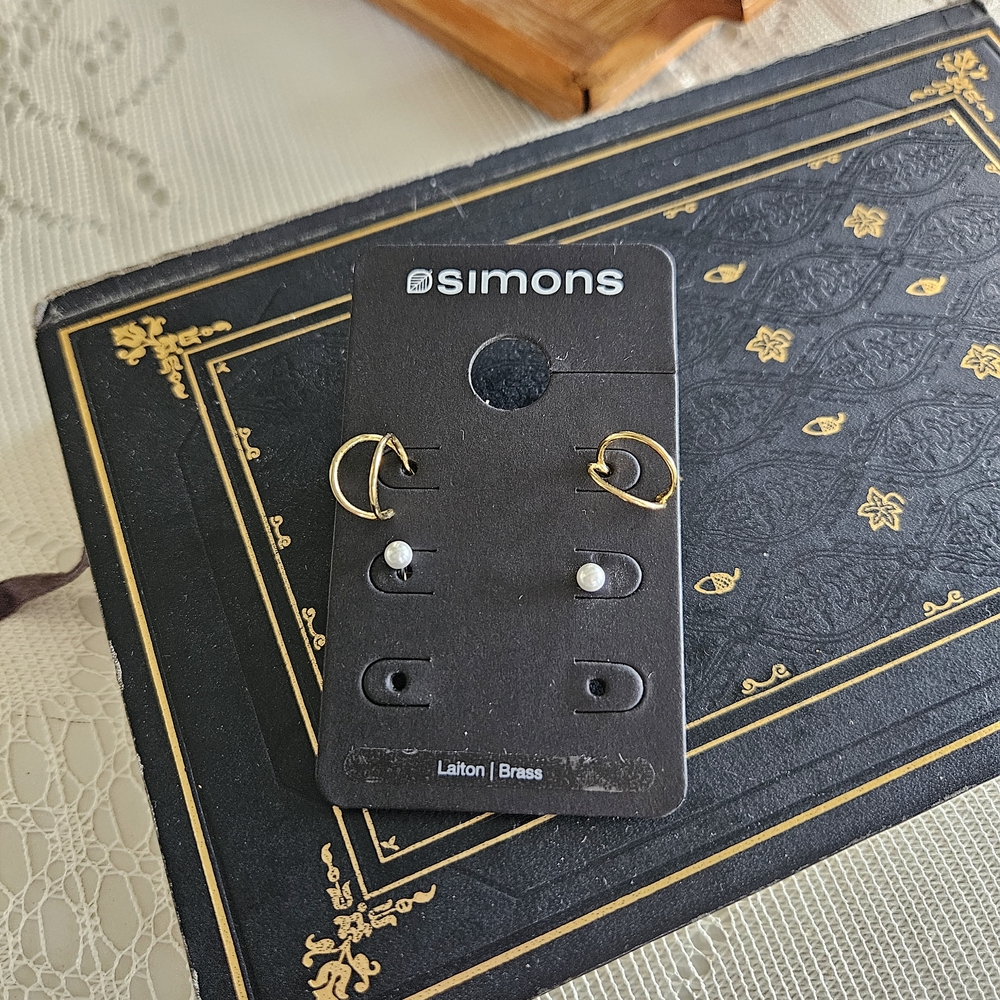 Simons Gold and Pearl Earrings Set